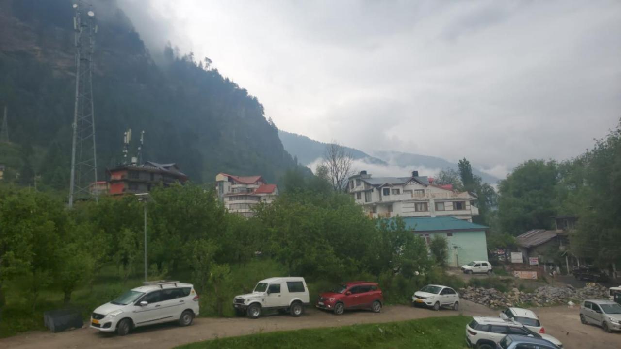 Hotel Seraj International Manāli Exteriör bild