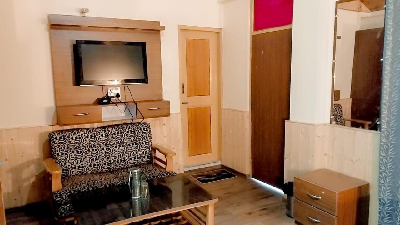 Hotel Seraj International Manāli Exteriör bild