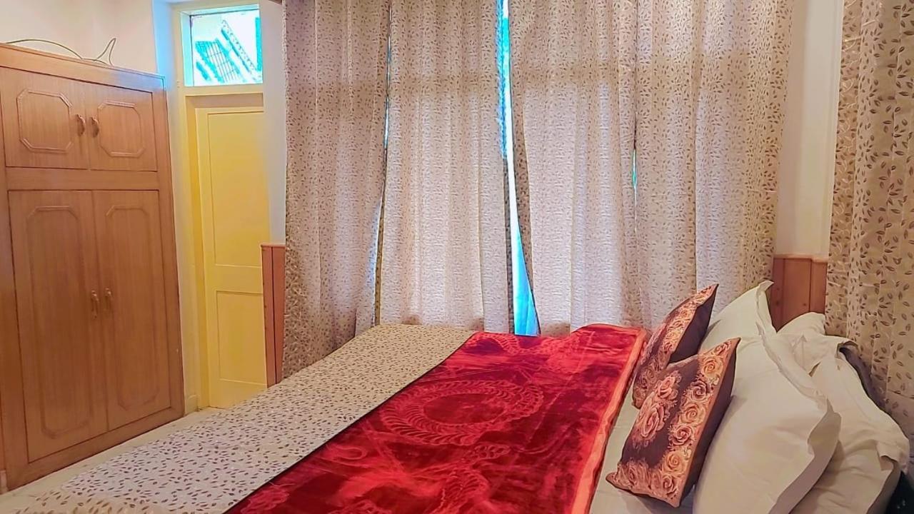 Hotel Seraj International Manāli Exteriör bild