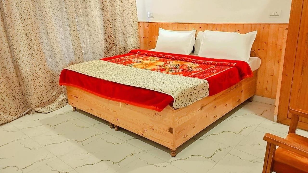 Hotel Seraj International Manāli Exteriör bild