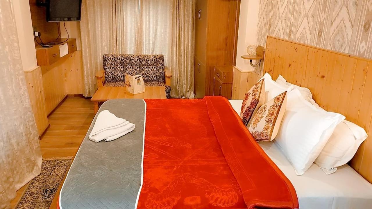 Hotel Seraj International Manāli Exteriör bild