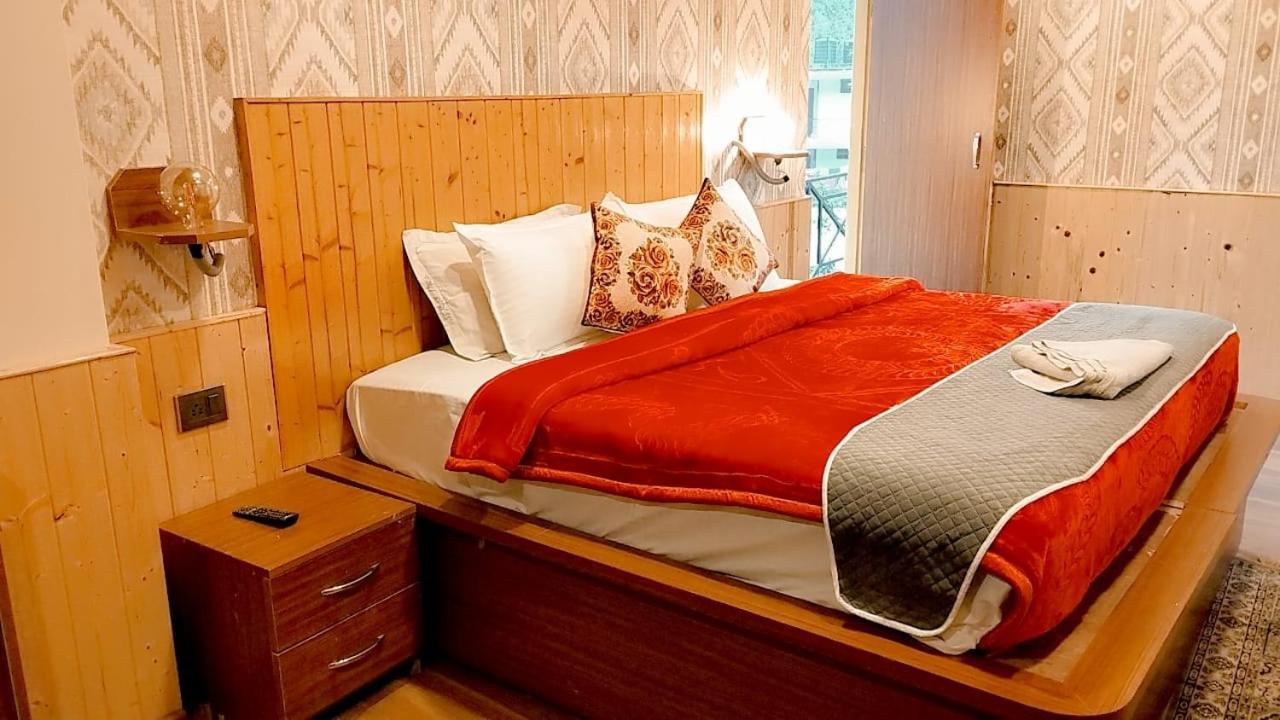 Hotel Seraj International Manāli Exteriör bild