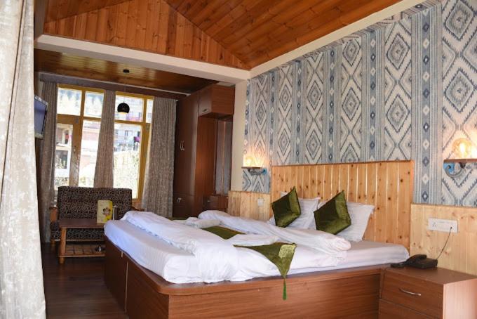 Hotel Seraj International Manāli Exteriör bild