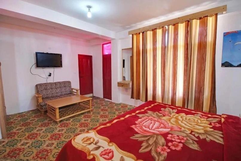 Hotel Seraj International Manāli Exteriör bild