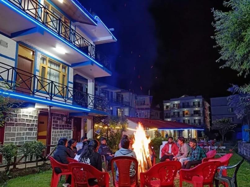 Hotel Seraj International Manāli Exteriör bild