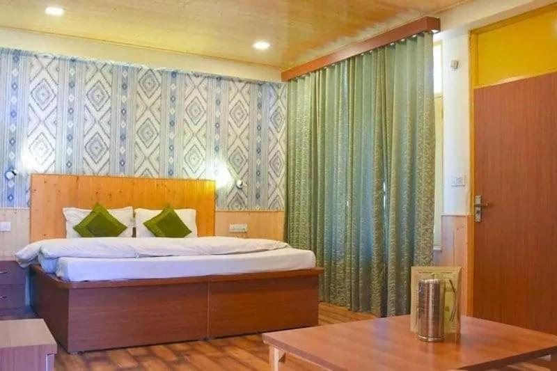 Hotel Seraj International Manāli Exteriör bild